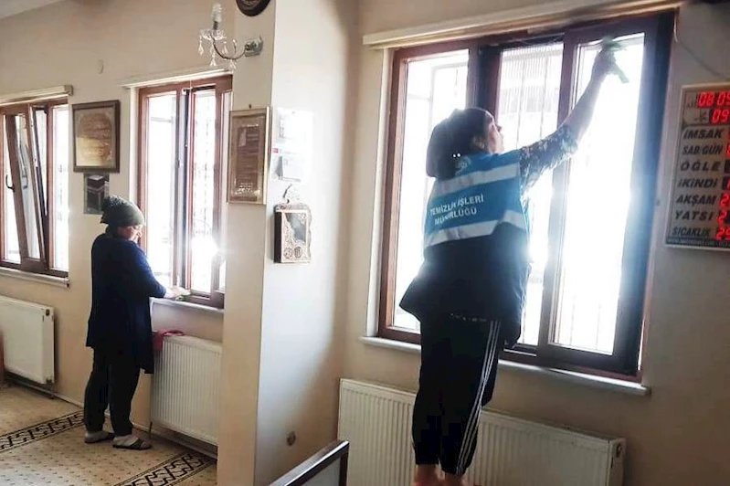 Süleymanpaşa Belediyesi Bayram Öncesi Tüm Camilerde Temizlik Çalışması Yaptı