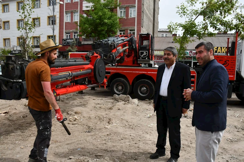 Patnos Merkez Camii Çevresinde Estetik Düzenleme Çalışmaları Sürüyor
