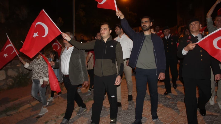 BAŞKAN SOMYÜREK FENER ALAYI YÜRÜYÜŞÜNE KATILDI