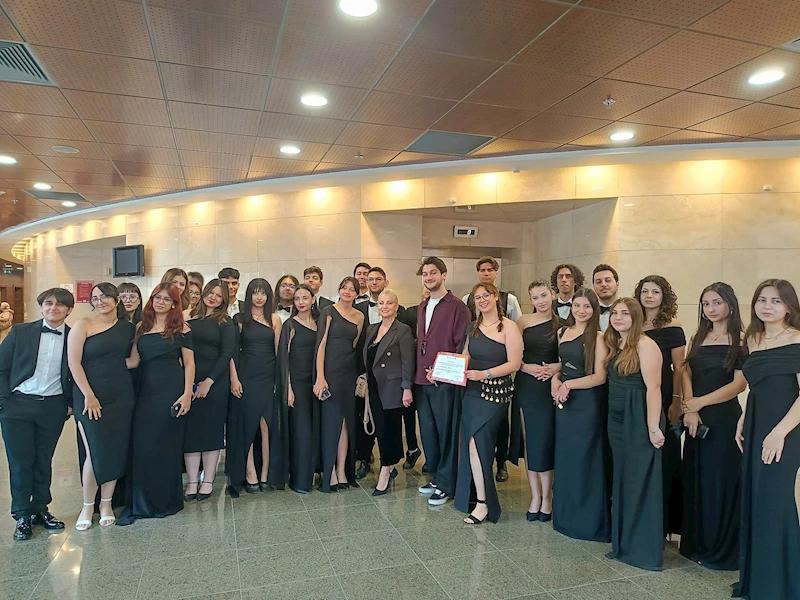 Büyükşehir Çok Sesli Gençlik ve Çocuk Korosu İzmir’den İki Ödülle Döndü