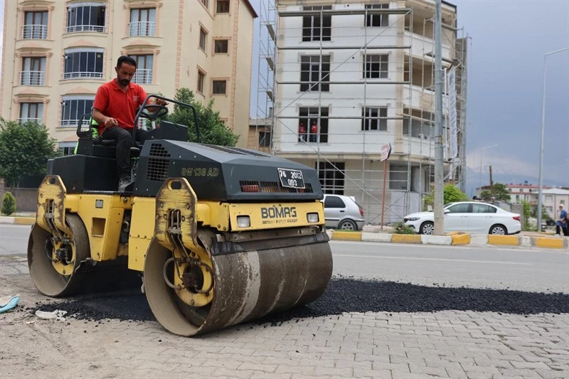 Iğdır Belediyesi Fen İşleri Müdürlüğü tarafından asfalt çalışmaları başladı!