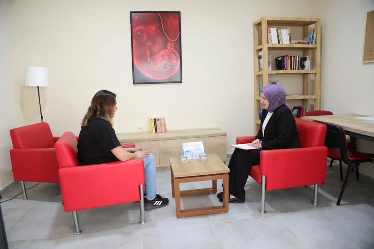 Bayraklı’da kadınlar danışma merkezi atölyelerinde buluşuyor