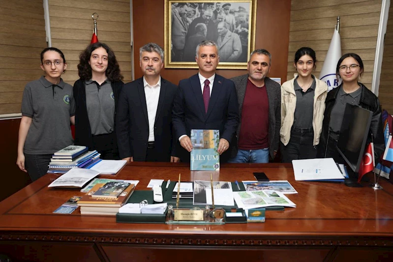 YOMRA FEN LİSE YÖNETİMİ VE ÖĞRENCİLERİNDEN BAŞKANIMIZA MAKAMINDA ZİYARET