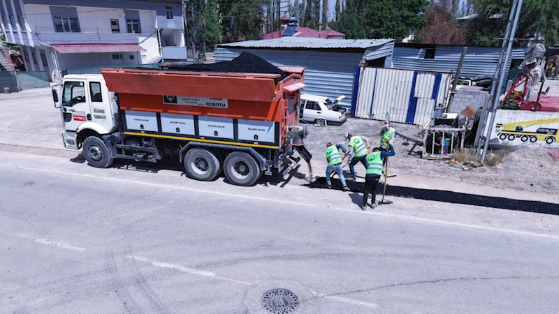 Elbistan’da Altyapısı Tamamlanan Mahallelerde Asfalt Başladı