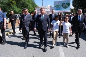 Çevrene iyi Bak: Plastik kirliliği ile Mücadele Temalı Farkındalık Yürüyüşü.
