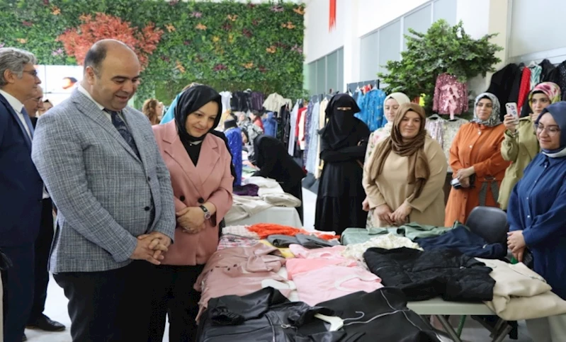 KADIN KURSİYERLERİN EL EMEĞİ ÜRÜNLERİ SERGİLENDİ