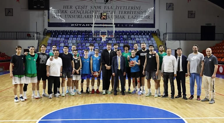 BELEDİYE BAŞKANIMIZ EYÜP KAHVECİ’DEN BASKETBOL TAKIMIMIZA DESTEK ZİYARETİ