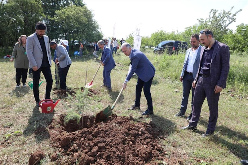 İnegöl’de Çevre Haftasında 150 Fidan Toprakla Buluştu