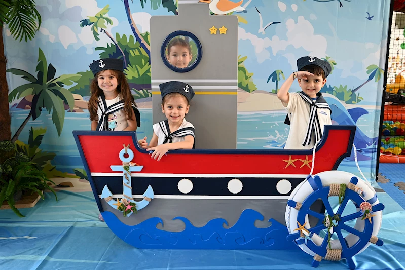 Minikler deniz canlılarını keşfetti