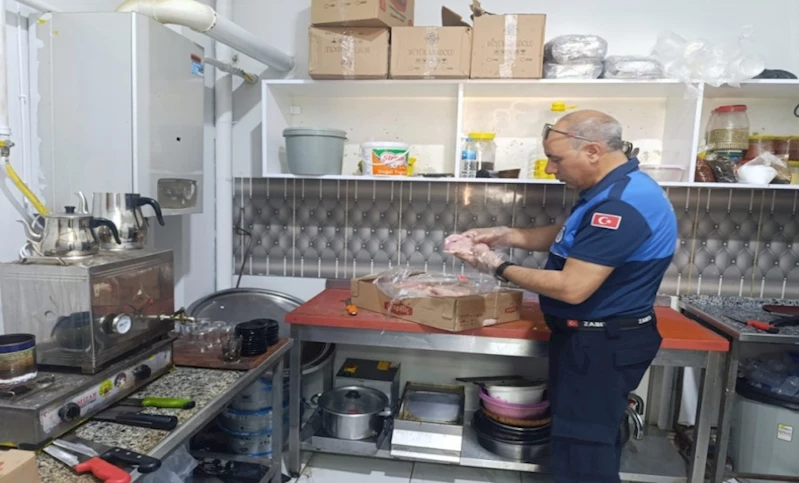 KARAKÖPRÜ’DE ZABITA EKİPLERİ SAĞLIK VE HİJYEN DENETİMLERİNİ SÜRDÜRÜYOR