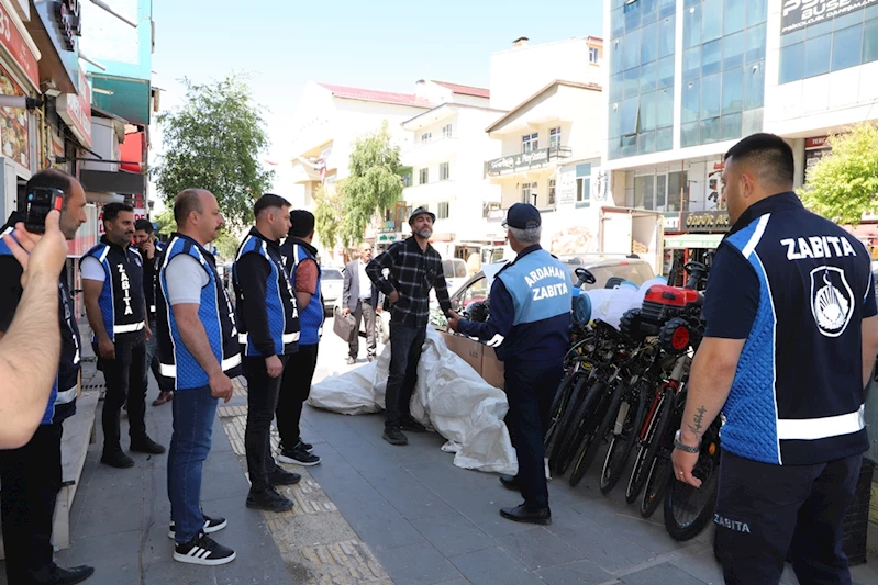 ZABITA EKİPLERİNDEN KALDIRIM İŞGALİ DENETİMİ