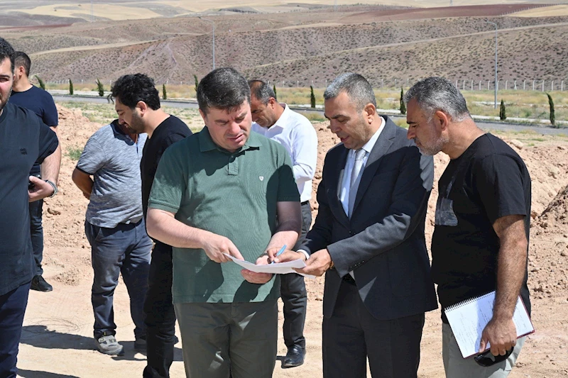 BAŞKAN DİNÇER, YENİ ŞEHİR MEZARLIĞI’NDA İNCELEMELERDE BULUNDU