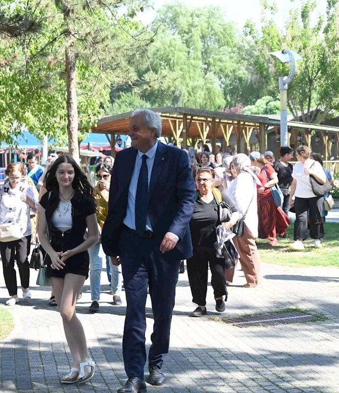 -BAŞKAN BAKKALCIOĞLU, EL SANATLARI ATÖLYELERİ KURSİYERLERİYLE BİR ARAYA GELDİ