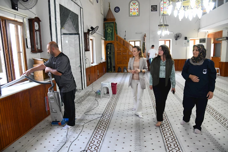 YUNUSEMRE’DE İBADETHANELER KURBAN BAYRAMI İÇİN HAZIRLANIYOR