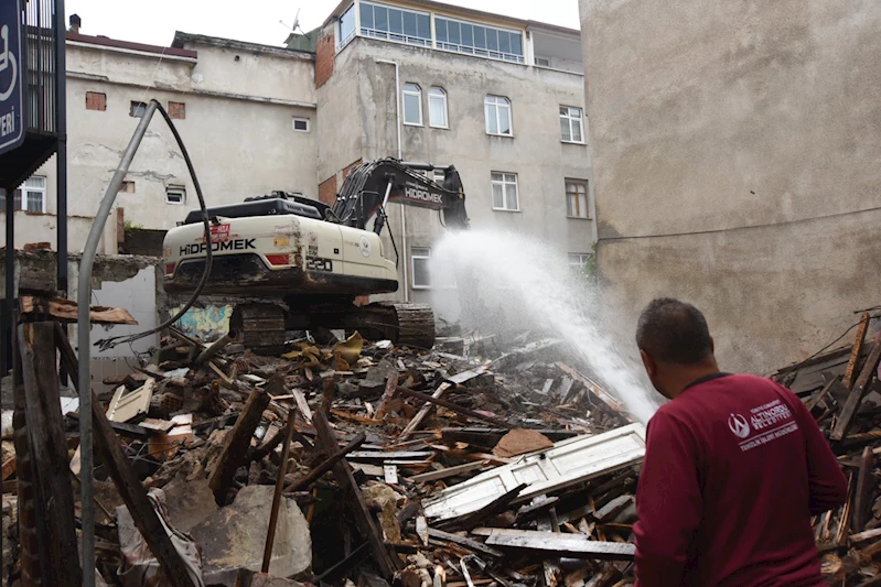 Metruk Yapılar Yıkılıyor, Mahalleler Nefes Alıyor