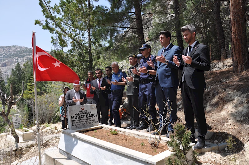 Arefe Günü Şehit Kabirleri Ziyareti