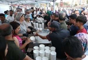 20 bin kişiye aşure dağıtıldı