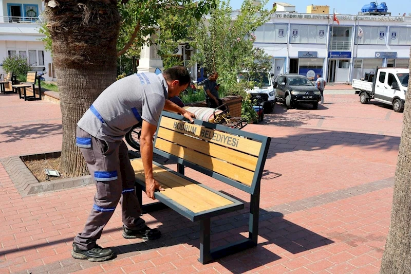 BELEDİYEDEN KENT MOBİLYALARI YENİLEME ÇALIŞMALARI
