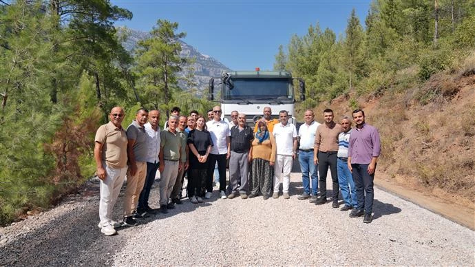 ALANYA BELEDİYESİ 9 MAHALLE VE YAYLALARA HİZMET VERECEK DAĞDERE YOLUNU TAMAMLIYOR ASFALT SERİM İŞLEMİ BAŞLADI