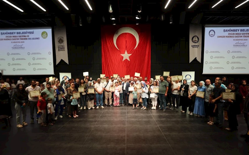 Evlilik Okulunu Tamamlayan 481 Çift Sertifikalarını Aldı