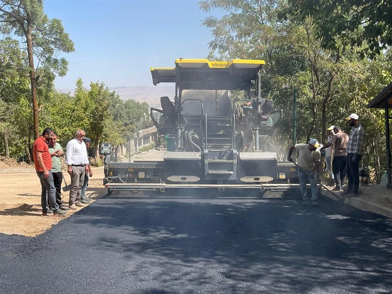 KALE PARKI YOLUNDA ASFALT ÇALIŞMASI BAŞLATILDI.