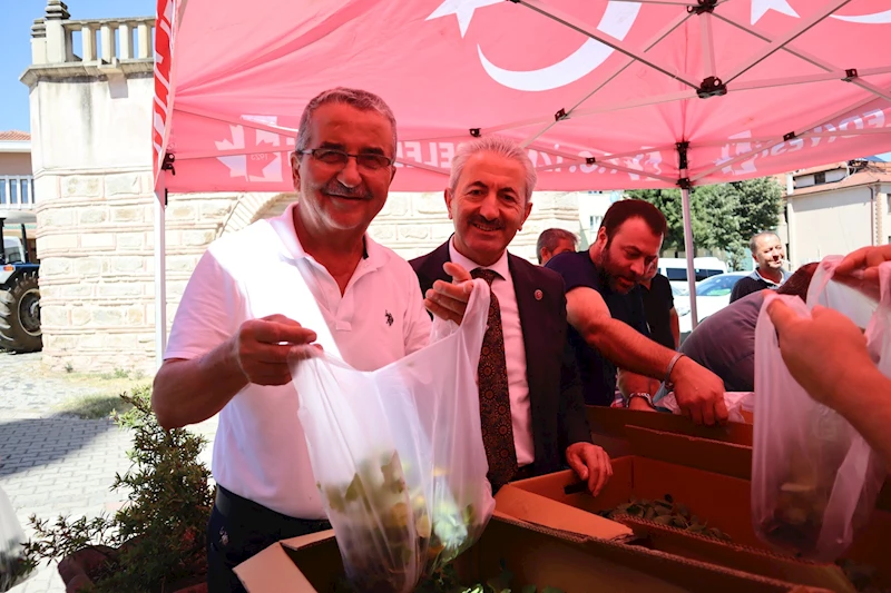 AKMEŞE’DE VATANDAŞLARA BİNLERCE FİDE DAĞITILDI