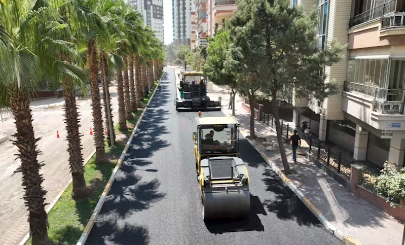 KARAKÖPRÜ’DE DEFORME OLAN YOLLAR SICAK ASFALTLA YENİLENİYOR