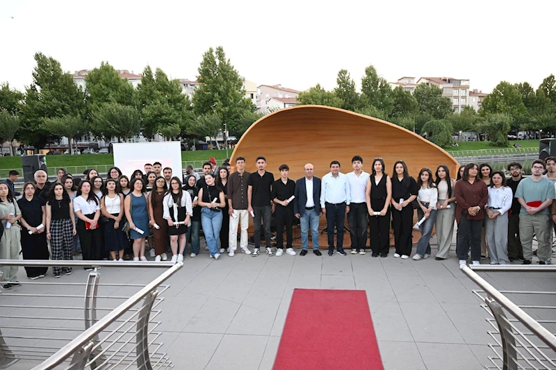 BAŞKANIMIZ EKİCİOĞLU: GENÇLERİMİZLE GURUR DUYUYORUZ.