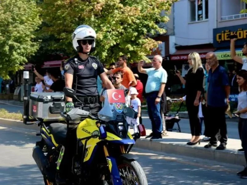 Jandarma ve Polis Zafer Bayramı’nda Gönülleri Fethetti