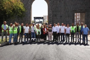 Eşbaşkan Bucak, asfalt çalışmasını yerinde inceledi