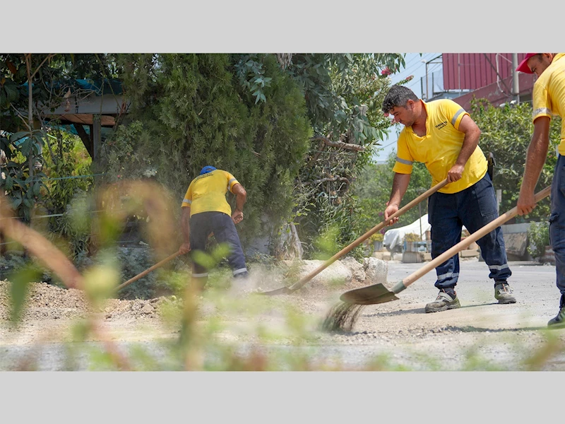 TARSUS’UN YOLLARI YENİLENİYOR: 9 MAHALLEDE ASFALT YAMA ÇALIŞMASI