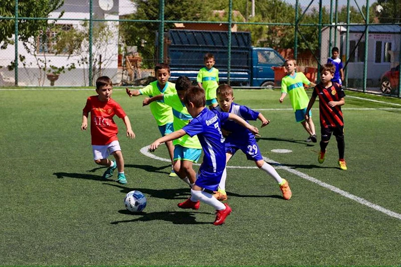 ODUNPAZARI BELEDİYESİ’NDEN ÇOCUKLARA FUTBOL KIŞ OKULU