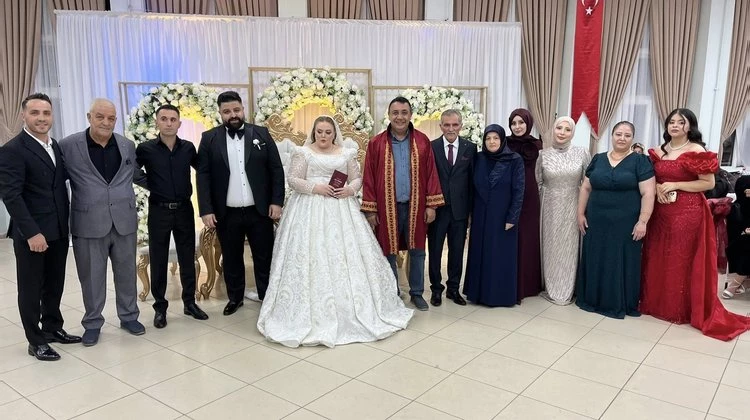 BAŞKANIMIZ, HAMİDE ÜÇEL VE MUHAMMED BULUT ÇİFTİNİN DÜĞÜN TÖRENLERİNDE NİKAH AKİTLERİNİ GERÇEKLEŞTİRDİ