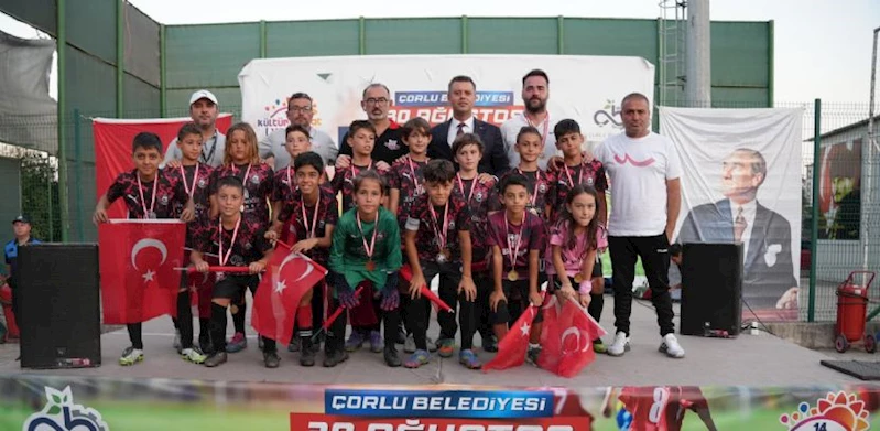 Çorlu`da Zafer Bayramı Coşkusu Futbol Turnuvasıyla Taçlandı