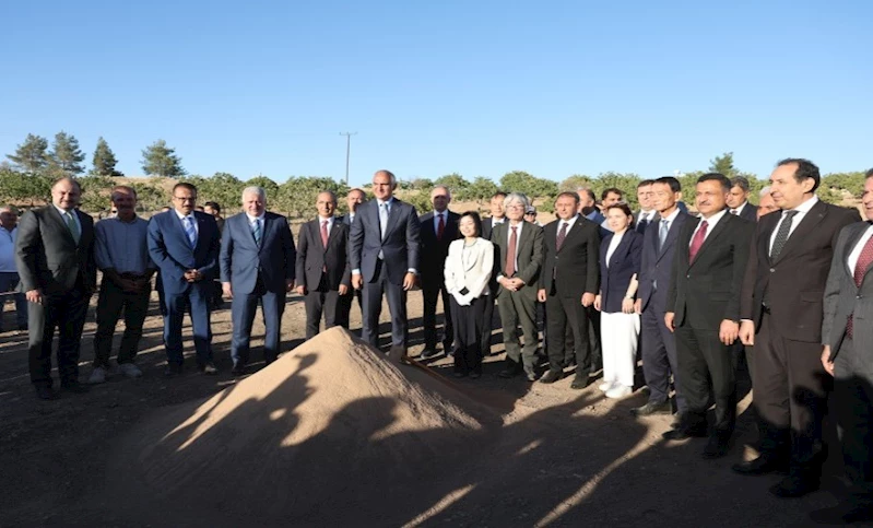 AYANLAR’DA TARİHE İLK KAZMA VURULDU