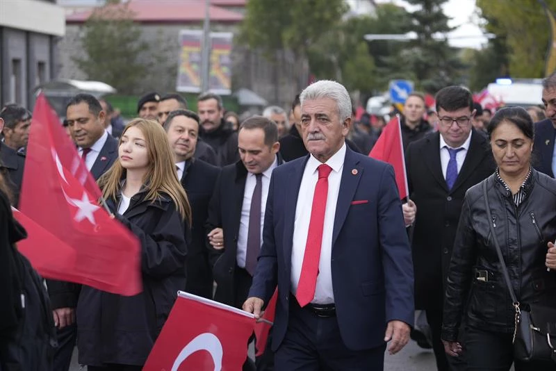 Kahramanlarla Kardeşlik Yolunda