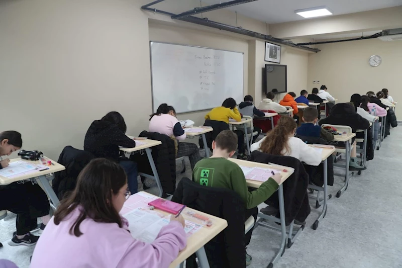İZMİT BELEDİYESİ, LGS HAZIRLIĞINI MAHALLELERE TAŞIYOR