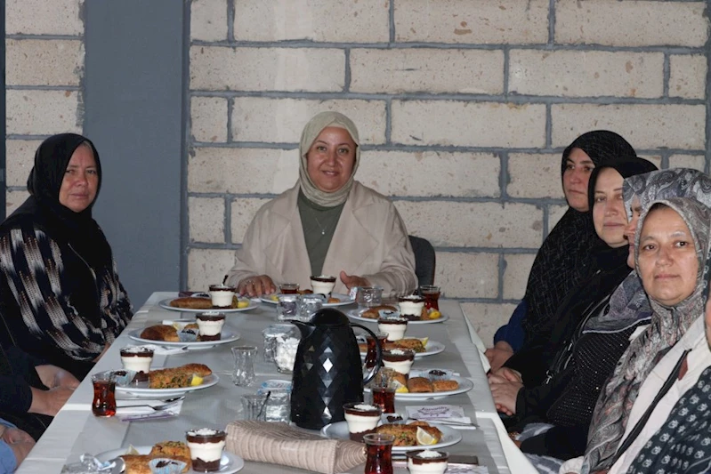 Başkan Seyhan Kılınçarslan, Halk Günü Toplantısında Kadınlarla Bir Araya Geldi