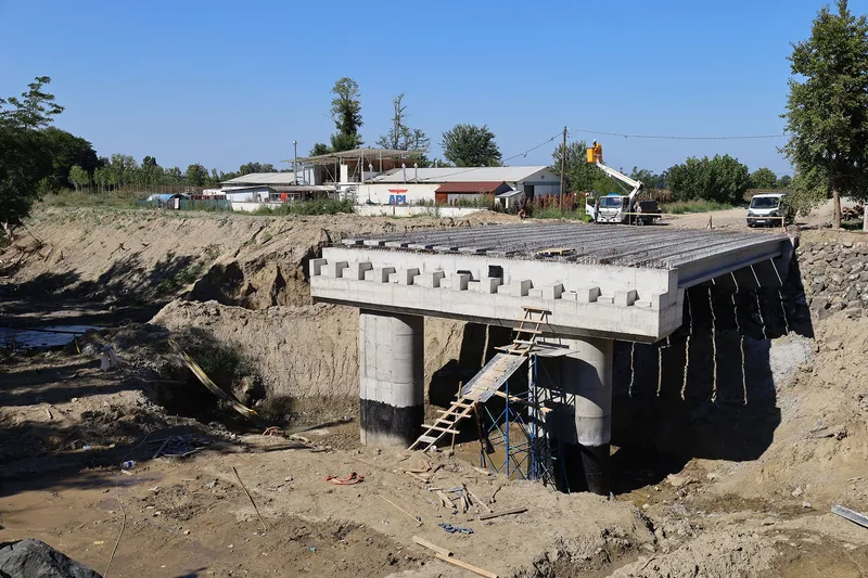 2 ilçe ve 20 mahalleyi bağlayan köprü yükseliyor: Büyükşehir son durumu açıkladı