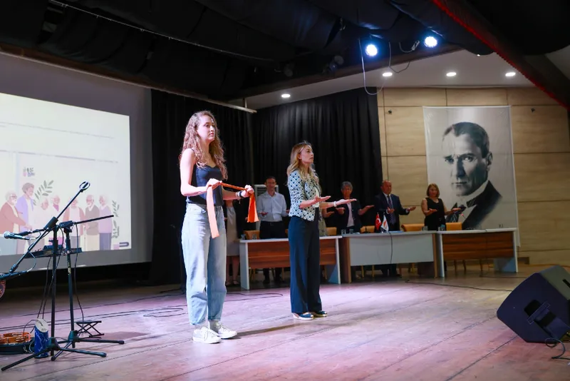 UZMANLAR ALZHEİMER’İ ANLATTI