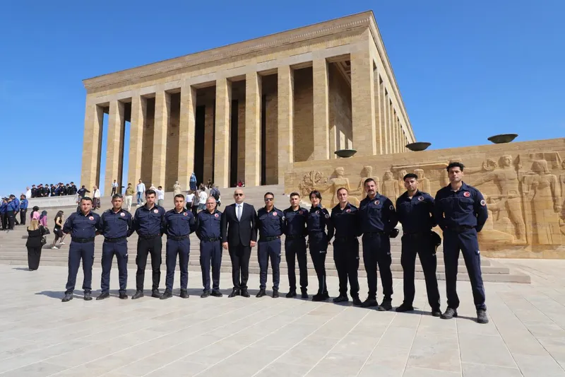 Mersin Büyükşehir İtfaiyecileri Ata’nın Huzurunda