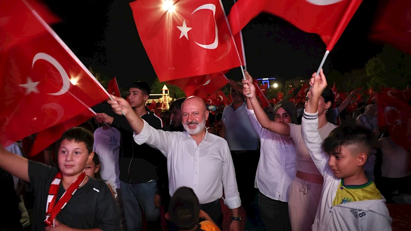 DEV EKRANDA MİLLİ MAÇ HEYECANI KOCASİNAN’DA YAŞANDI